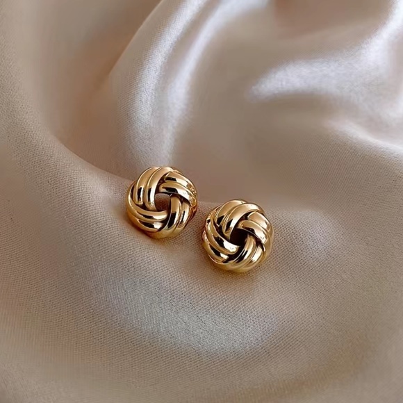 Mejuri Jewelry - BRAND NEW Twist Knotted Textured Stud Earrings 1Pair